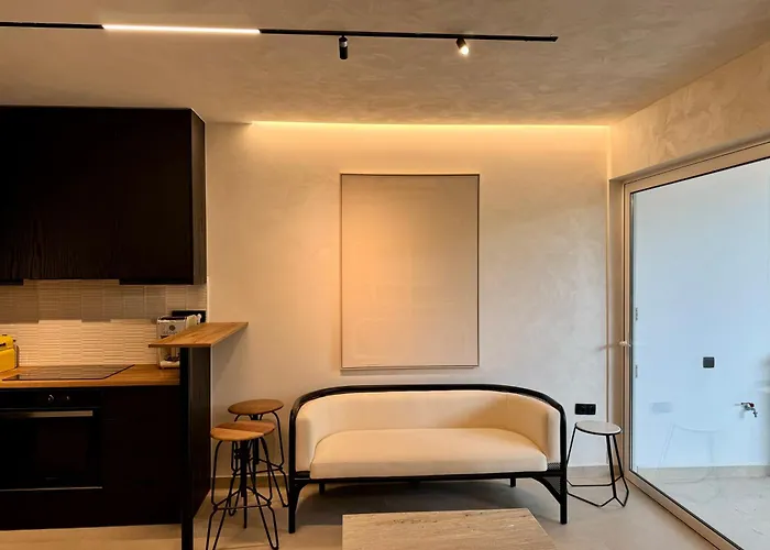 24K Luxury Apartment Near The Beach